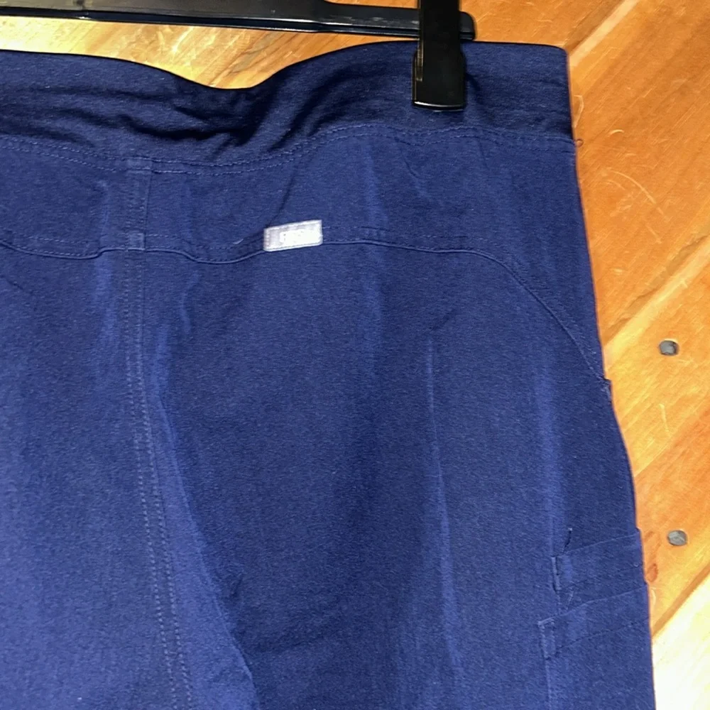FIGS navy technical collection men’s scrubs pants